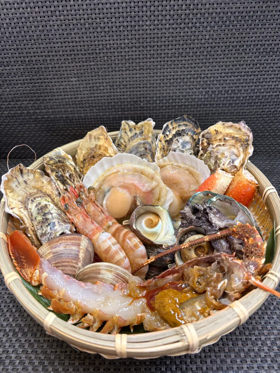 10月1日より、まずは、殻付き牡蠣「365・oyster（3...